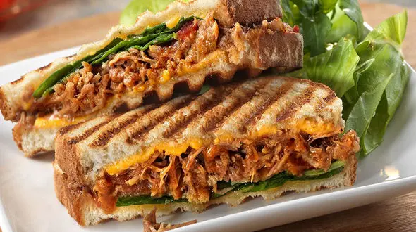 ساندویچ سبزیجات با سس ریحان