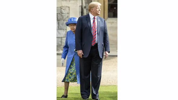 ترامپ ملکه انگلیس را تحقیر کرد!+ تصویر