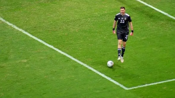 رفتار عجیب ستاره آرژانتین مقابل نیمکت هلند پس از صعود به نیمه‌نهایی +عکس