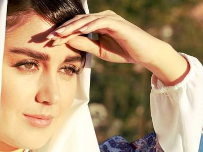 فیلم /  رونمایی افسانه پاکرو از خواهر زیباترش : باید 2 برادر خواستگاری من و خواهرم بیان تا ازدواج کنم ... / تعداد خواستگارام دیوانه کننده ان اما ../ نمی خوام بگن تو دختر خوشگله ...