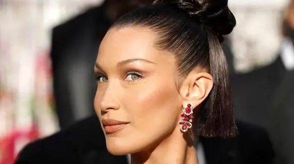 شوک چهره واقعی بلا حدید  به دنیای مد ! / زشتی حیرت آور خانم مدل جذاب !