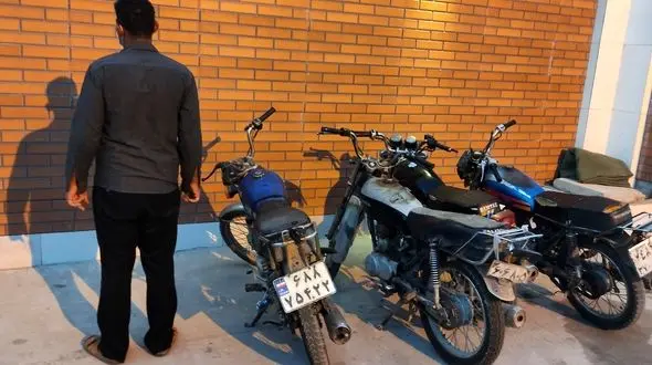 سارق موتورسیکلت های آبادان ها دستگیر شد + عکس
