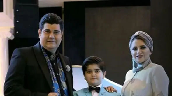 نگاهی به خانه شیک و لوکس و شاهانه سالار عقیلی / از مجسمه خود سالار عقیلی تا گربه خانگی و آینه کنسول تا پرده و تابلو و صندلی گهواره ای