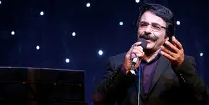 فیلم/ غوغای علیرضا افتخاری در برنامه شفرونی با یک ترانه عاشقانه نوستالژیک با همراهی خوانندگان خانم / با اهنگ بردی از یادم همه را همراه کرد