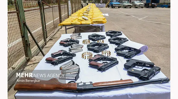 کمین مرزبانان برای قاچاقچیان تا دندان مسلح / اسلحه و مهمات جنگی به مقصد نرسید
