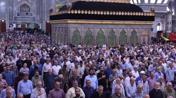 اقامه نماز جمعه تهران در حرم امام خمینی (ره) / عکس