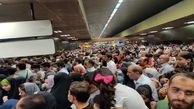 فیلم ازحام شدید در مترو در پی برگزاری مهمونی 10 کیلومتری عید غدیر / ظرفیت خیابان ولیعصر (عج) تکمیل شد 
