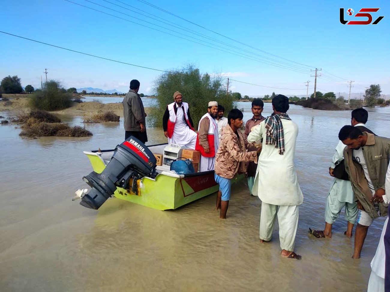  امدادرسانی به سیل زدگان سیستان و بلوچستان / مردم سیل‌زده به مواد غذایی و پوشاک احتیاج دارند + عکس