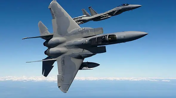 سقوط هواپیمای جنگی آمریکا در سواحل دریا