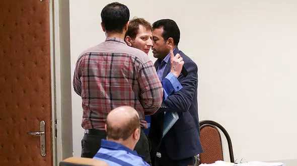 بابک زنجانی از دادگاه اخراج شد+عکس