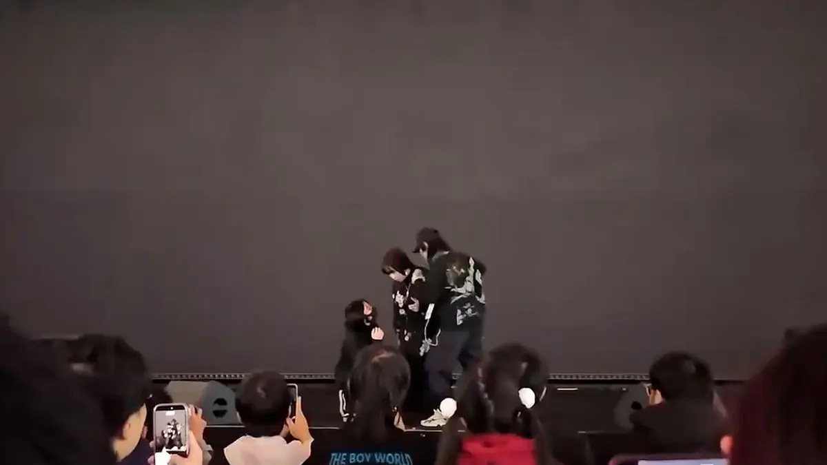 فیلم توقف اجرای خواننده ژاپنی در شانگهای