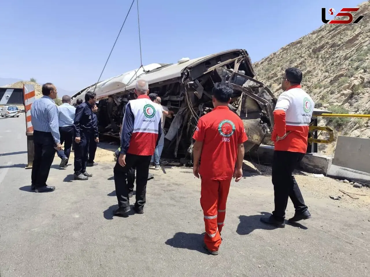 جزئیات جدید از حادثه واژگونی اتوبوس درجاده فیروز کوه / 4 نفر کشته شدند