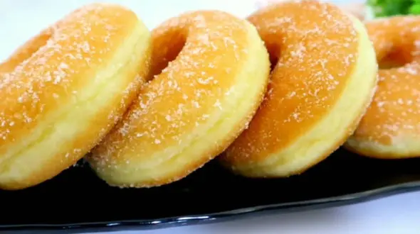 دونات خانگی گزینه مناسب برای عصرانه بچه ها+ فیلم