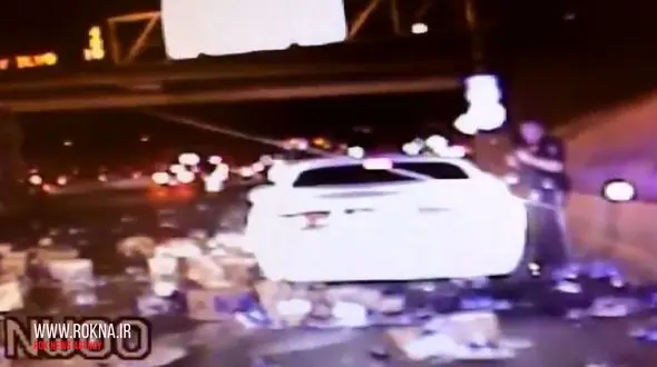 کامیون نوشابه پیش پای پلیس چپ شد+ فیلم