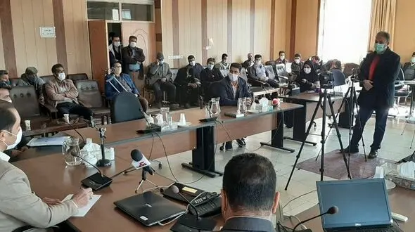 تجمع دامداران گلپایگانی مقابل فرمانداری /آنها به کمبود نهاده های دامی اعتراض داشتند