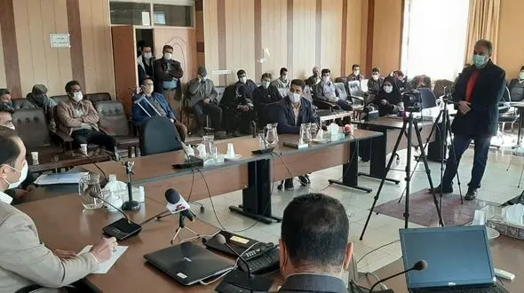 تجمع دامداران گلپایگانی مقابل فرمانداری /آنها به کمبود نهاده های دامی اعتراض داشتند