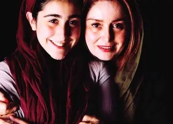 فیلم / آواز و حرکات موزون ژاله صامتی و دخترش در تئاتر ماهی رها .../ خانم بازیگر همه را حیرت زده کرد ...