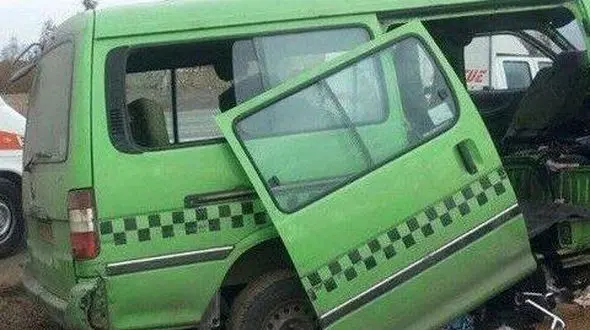 مصدومیت ۱۳ نفر بر اثر واژگونی ون زائران اربعین