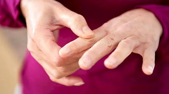 خشکی صبحگاهی بدن یکی از شایع ترین نشانه های ابتلا به آرتروز و روماتیسم 