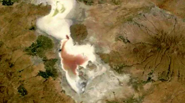 عزیز دردانه‌ی آذربایجان ایران مُرد/ دریاچه ارومیه؛ حوضچه فصلی شده است!