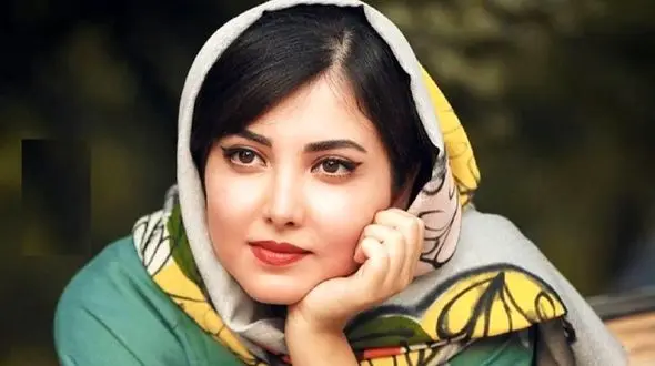 اتاق خواب سبز و پرنشاط زیبا کرمعلی، رتبه‌ی 8 کنکور هنر و بازیگر فیلم‌های لاتاری و  دینامیت / از درخت تو گلدون تا تابلوهای دیواری