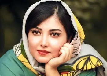 اتاق خواب سبز و پرنشاط زیبا کرمعلی، رتبه‌ی 8 کنکور هنر و بازیگر فیلم‌های لاتاری و  دینامیت / از درخت تو گلدون تا تابلوهای دیواری