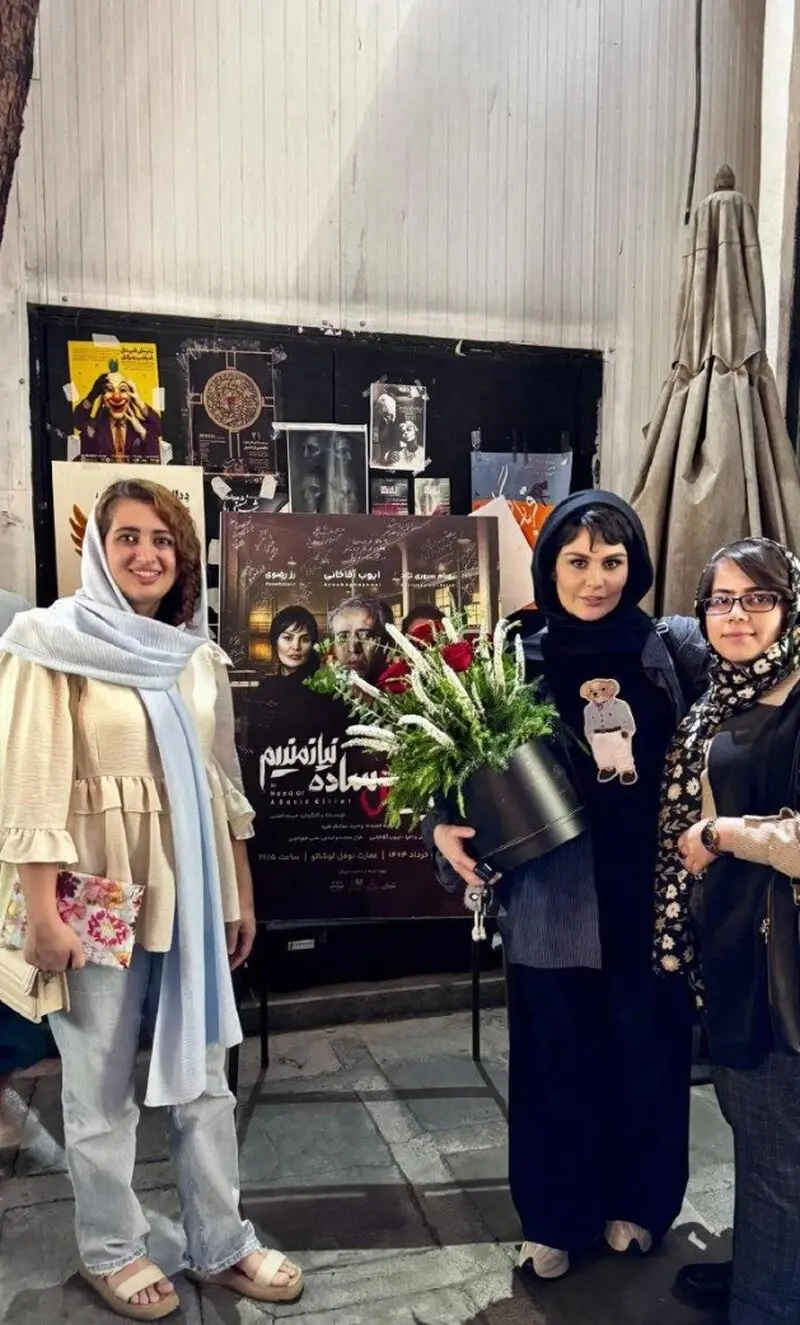 عکس | رز رضوی در پشت صحنه نمایش «به یک قاتل ساده نیازمندیم»