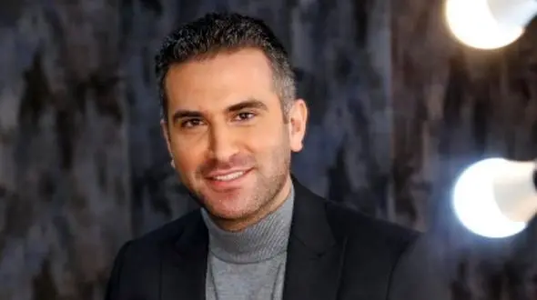 فیلم آوازخوانی محشر و دلنشین هوتن شکیبا، امیر سریال تاسیان/ ایشون بازیگری هستند برای تمام فصول !