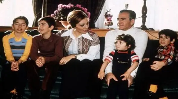 عکس سفر در زمان / کتک خوردن لیلا پهلوی توسط برادرش علیرضا پهلوی وسط کاخ نیاوران /  سال 1342