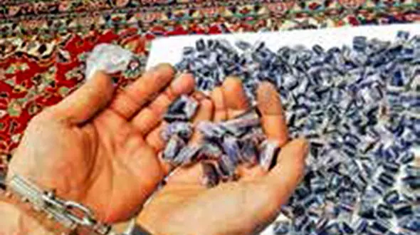 بازداشت قاچاقچی شکم پر در قطار زنجان / 290 بسته را بلعیده بود