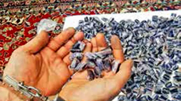 بازداشت قاچاقچی شکم پر در قطار زنجان / 290 بسته را بلعیده بود