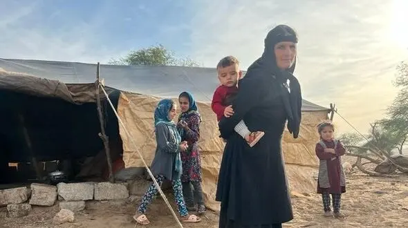 فیلم جگرسوز فداکارترین مادر ایرانی ! /  جدال با جاده صعب العبور برای نجات نوزاد بیمارش !