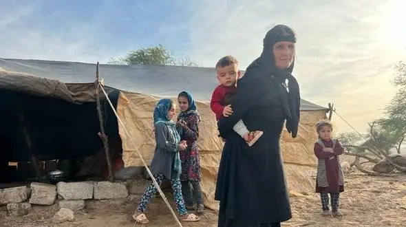 فیلم جگرسوز فداکارترین مادر ایرانی ! /  جدال با جاده صعب العبور برای نجات نوزاد بیمارش !