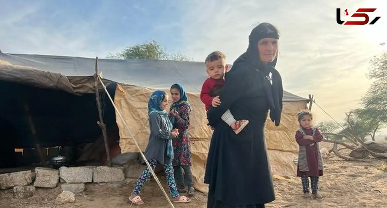 فیلم عبور مادر بختیاری از جاده صعب العبور برای رساندن کودک به درمانگاه/ تمام  مسیر گهواره بر دوش دارد