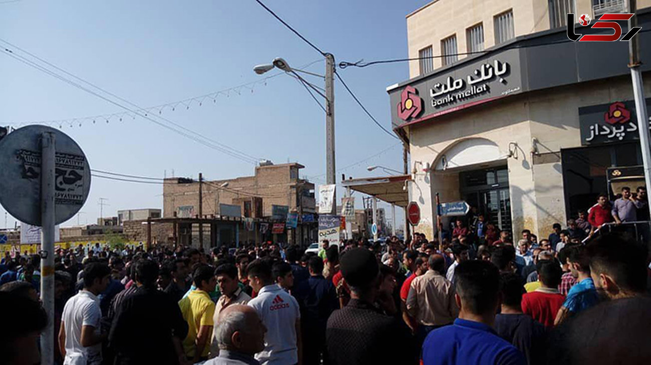 تجمع مردم گتوند در مرکز شهر به خاطر ماجرای قتل طلافروش + عکس