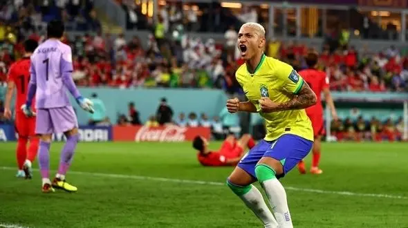 ریچارلسیون به رونالدو رقص یاد داد و پای اسطوره را بوسید +ویدیو