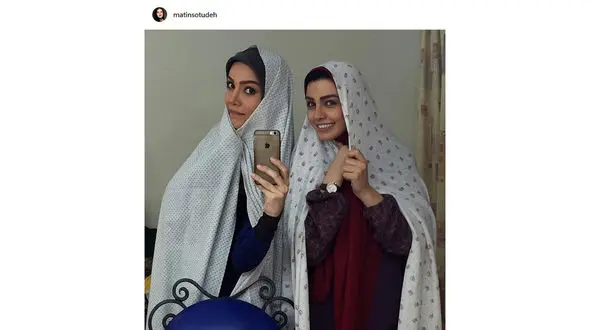 سلفی شیطنت آمیز دو بازیگر زن با چادر رنگی +عکس