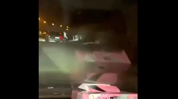 فیلم غارت سنگ های قیمتی حاشیه اتوبان قم به تهران توسط مردم ! 