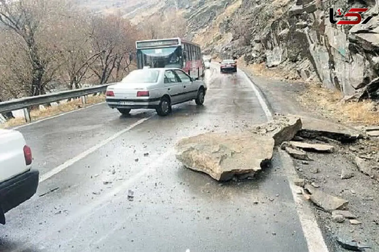بارندگی شدید در لرستان برخی محورهای مواصلاتی را مسدود کرد


