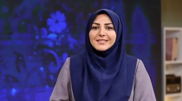 مدل های مانتوی مزونی شیک و سنگین و رنگین المیرا شریفی مقدم در ویژه برنامه یلدایی تلویزیون / مجری محبوب تلویزیون، نماد بانوان باوقار ایرانی