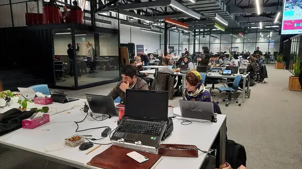 کارگر متخصص در استارتاپ، نه قرارداد دارد، نه حقوق مکفی!/وقتی تشکل کارگری، تریبون دولت است نه کارگر