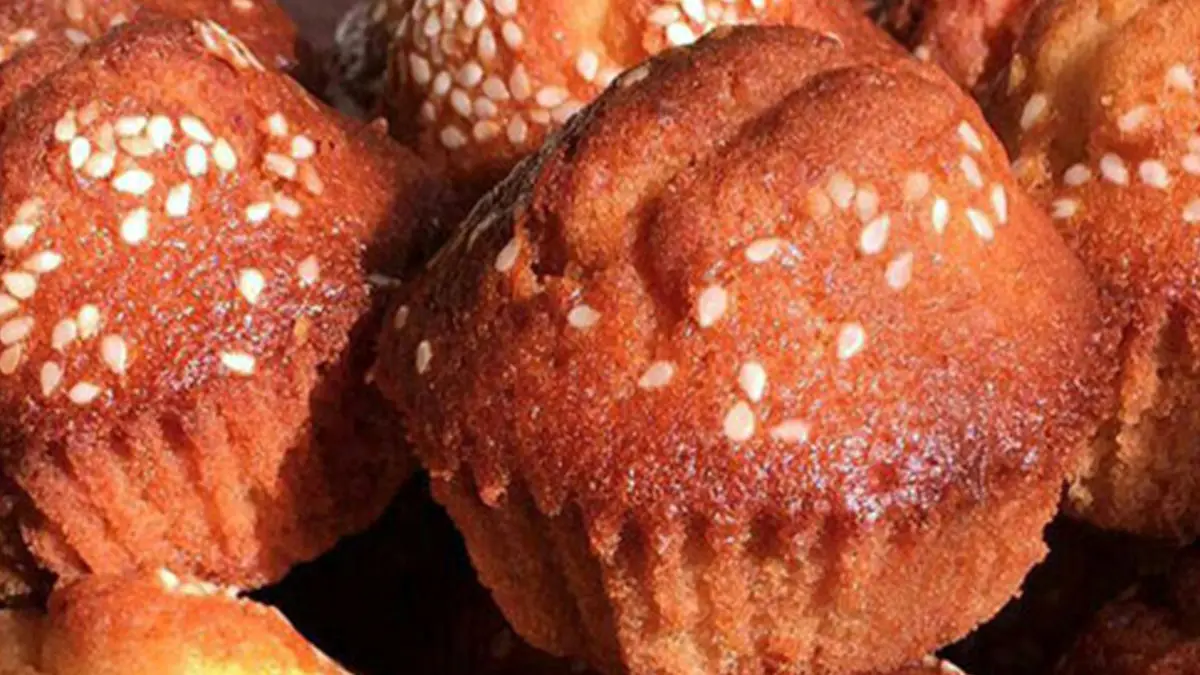 آموزش گام‌به‌گام پخت کیک یزدی برای مبتدی‌ها