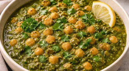 طرز تهیه چوله پالک هندی؛ خوراک نخود و اسفناج برای روزهای سرد
