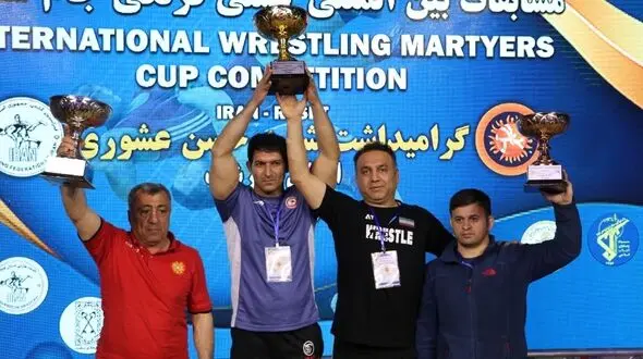 ایران بر سکوی قهرمانی ایستاد
