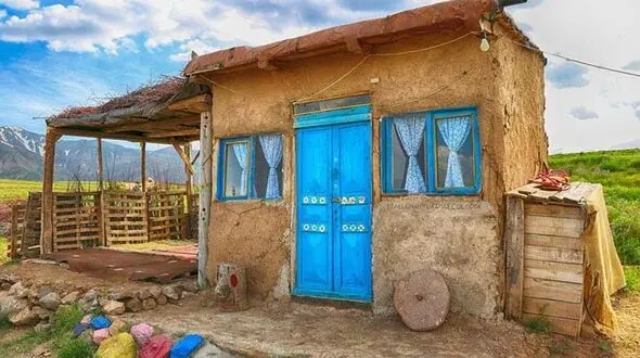 3000 بومگردی فعال داریم / بومگردی ها مجبورند 5 تا 10 میلیون تومان به شرکت های تحت نظارت وزارت میراث فرهنگی بپردازند تا آنها را ارزیابی کند