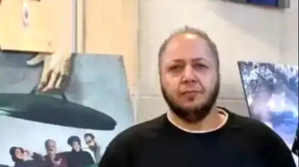 عکس سفر زمان /  «مازیار (شهره) لرستانی» در پشت‌صحنه آخرین سریالش وسط خانم بازیگران ...