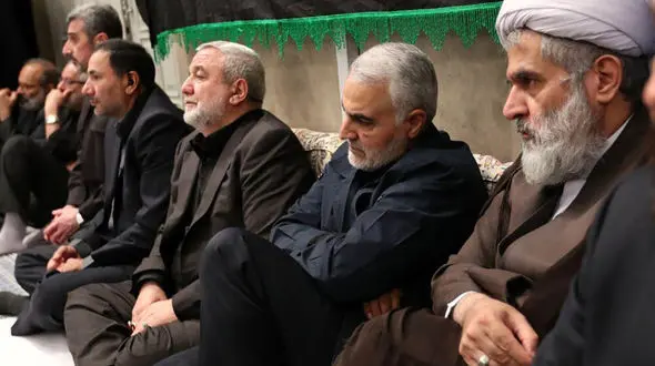 آخرین حضور سردار سلیمانی در مراسم عزاداری بیت رهبری محرم 98 + عکس