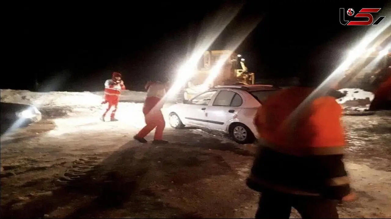  یک قدم تا مرگ در دریاچه حوض سلطان / 13 قمی گرفتار بودند