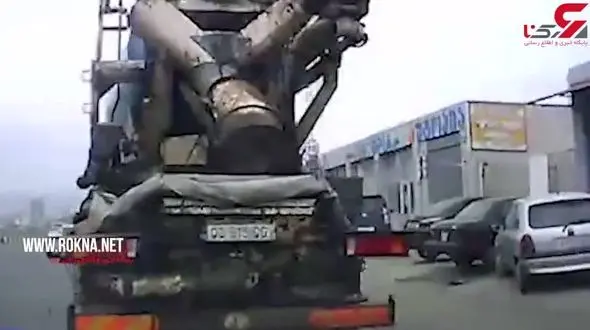 تصادف شدید دوچرخه سوار با خودرو هنگام ورود به اتوبان + فیلم 