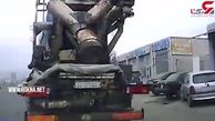 تصادف شدید دوچرخه سوار با خودرو هنگام ورود به اتوبان + فیلم 